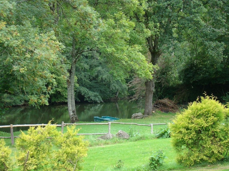 Rives de Saint Ceneri, la plage. - Saint-Céneri-le-Gérei