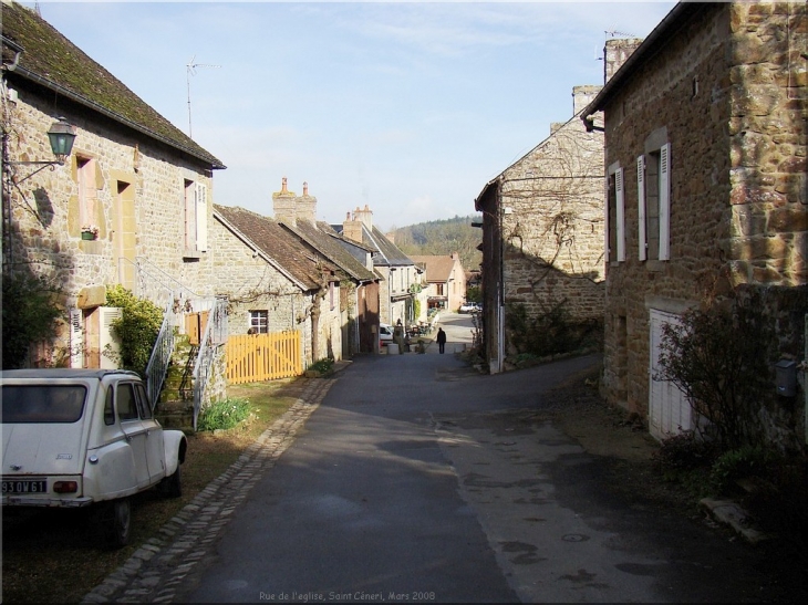 Rue de l'église a Saint Ceneri - Saint-Céneri-le-Gérei