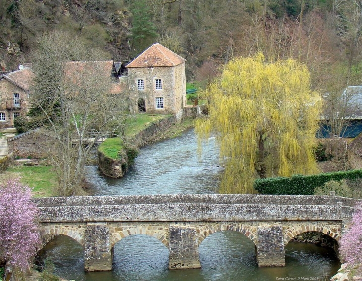 Le Pont de St Ceneri sur la Sarthe - Saint-Céneri-le-Gérei