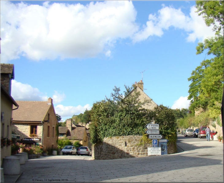 La place du Village - Saint-Céneri-le-Gérei