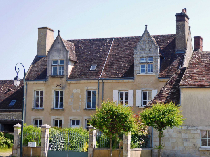 Manoir dans le village - Saint-Hilaire-sur-Erre