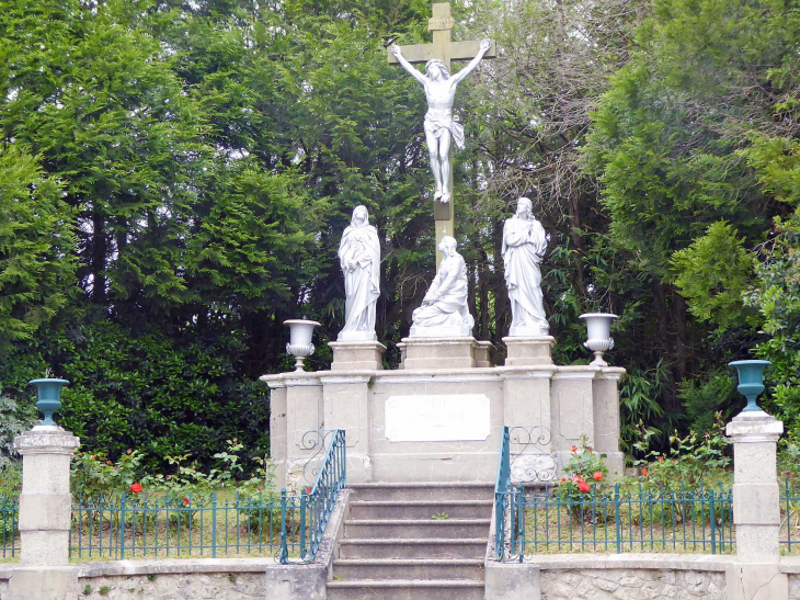 Le calvaire - Saint-Jean-de-la-Forêt