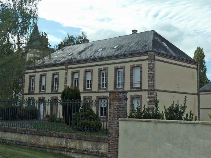 Le château - Saint-Maurice-lès-Charencey