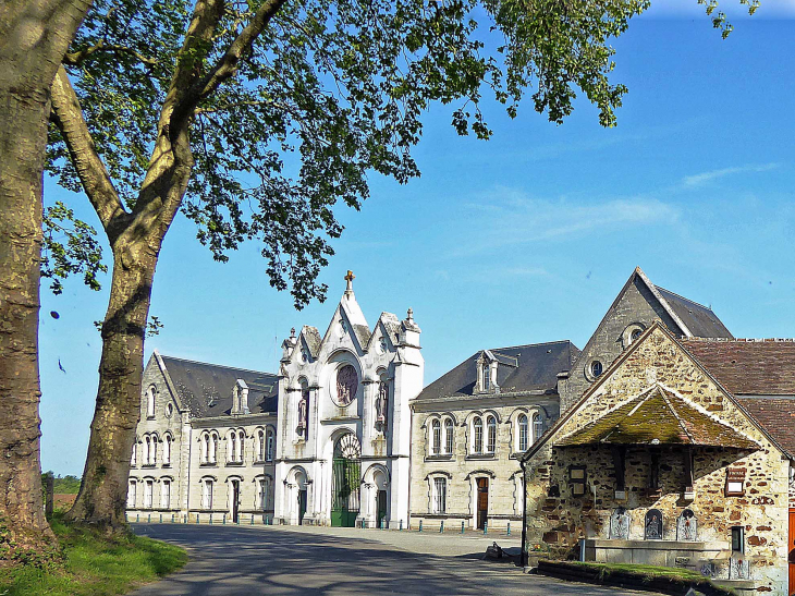 Ma façade de l'abbaye de la Trappe - Soligny-la-Trappe