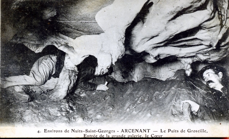 Environs de Nuit-Saiont-georges - Le Puits de Groseille - Entrée de la Grande Galerie,le Coeur, vers 1910 (carte postale ancienne). - Arcenant