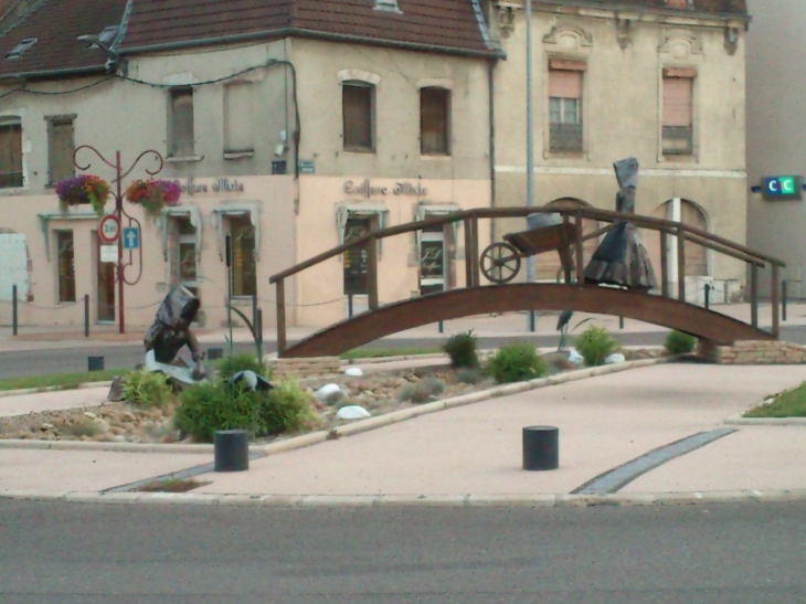 Rond-point-de-la-poste-remplacant-le-carrefour-avec-feux-tricolores - Auxonne