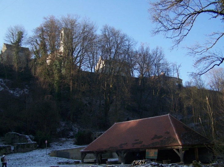 église falaise et lavoir - Beaumont-sur-Vingeanne