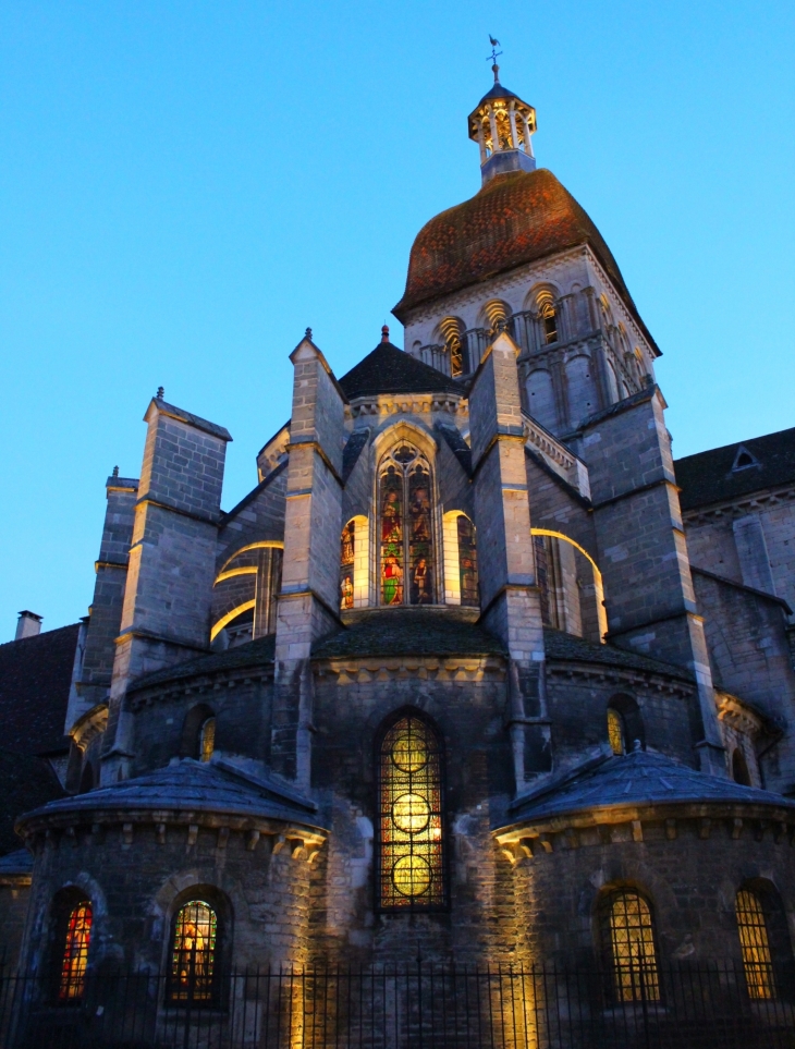 Collégiale de Beaune. crédit photo www.carnetdevoyage.e-monsite.com