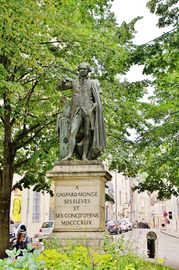 Statue ( Gaspard-Monge ) - Beaune