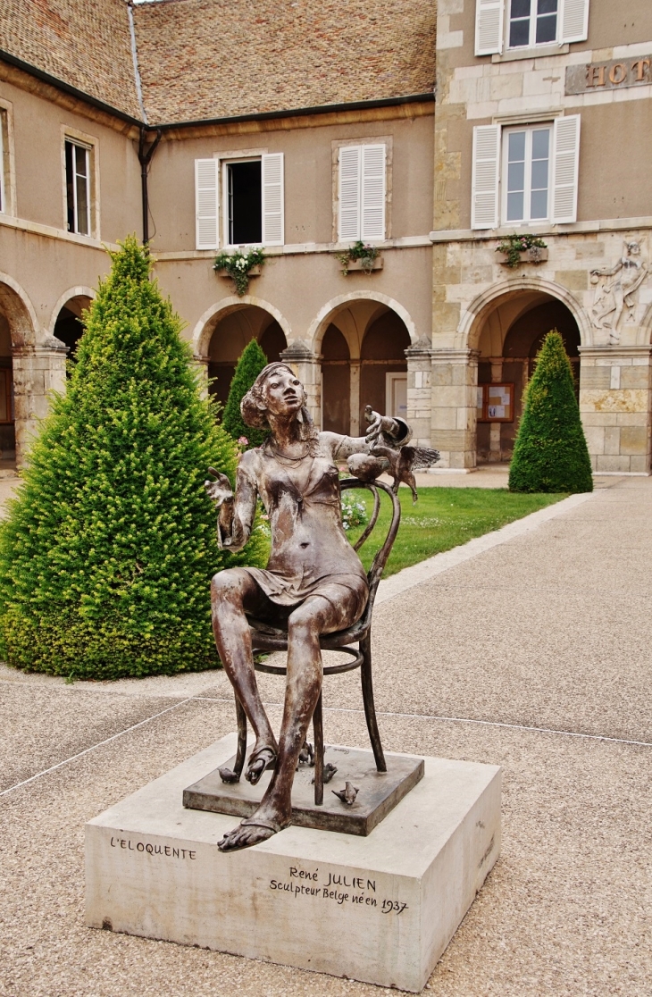 Sculpture ( Hotel-de-Ville ) - Beaune