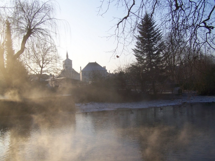 L'église dans les fumerolles - Bèze