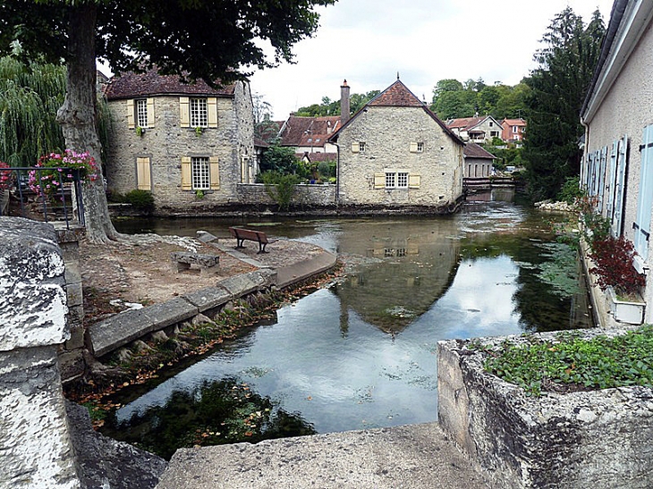 Vue du lavoir des soeurs - Bèze