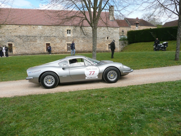 Tour Auto 2014 au château Bussy Rabutin -Dino Ferrari 246 GT - Bussy-le-Grand