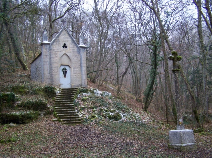 Chapelle et calvaire à Chambole-Musigny - Chambolle-Musigny