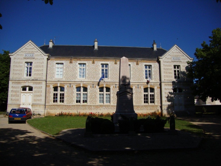 Chassagne-Montrachet (21190) mairie-école