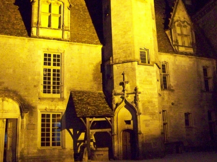 Lumières sur la cour - Châteauneuf