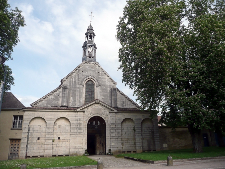 Rue de la Libération - Eglise St Pierre de l'Abbaye Notre Dame - Châtillon-sur-Seine