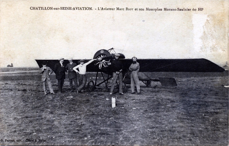 L'Aviateur Marc Biot et son Monoplan Morane-Saulnier 60 HP, vers 1915 (carte postale ancienne). - Châtillon-sur-Seine