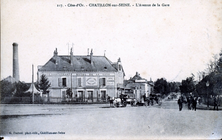 L'Avenue de la Gare, vers 1918 (carte postale ancienne). - Châtillon-sur-Seine