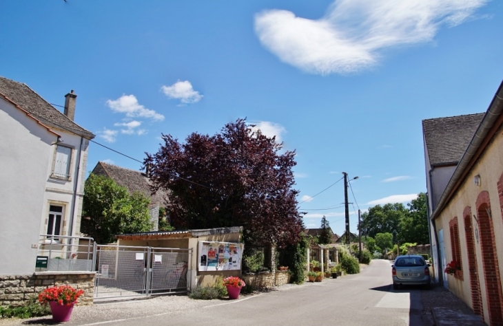 Le Village - Corcelles-les-Arts