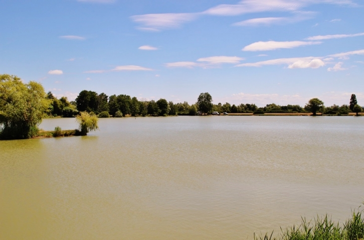 Le Lac - Corcelles-les-Arts