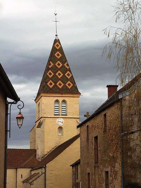 Le beau clocher en tuiles vernissées - Couchey