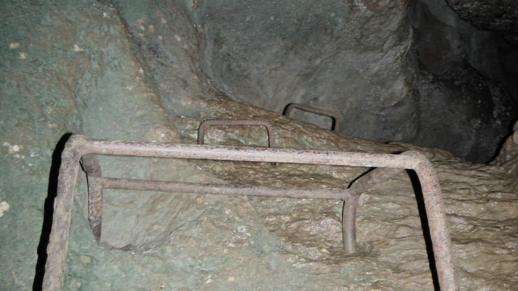 Entrée grotte de la Douix - Darcey