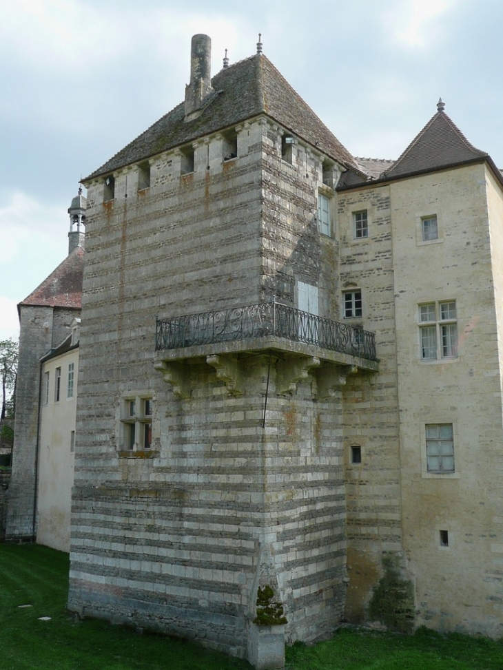 Le chateau - la tour de Condé - Époisses