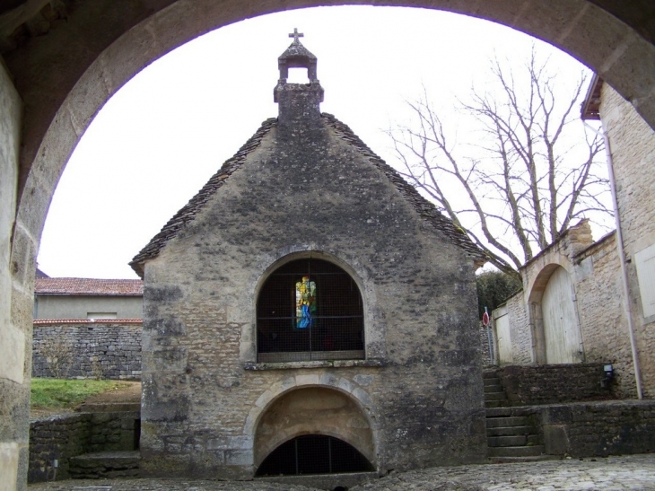 Chapelle et source - Fontaines-en-Duesmois