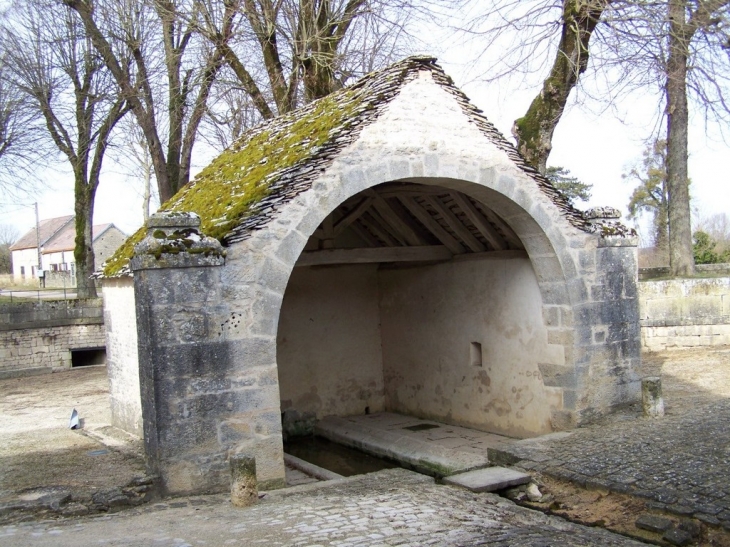 Le lavoir - Fontaines-en-Duesmois