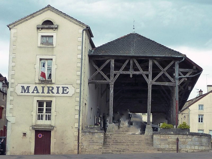 La mairie et la halle - Gemeaux