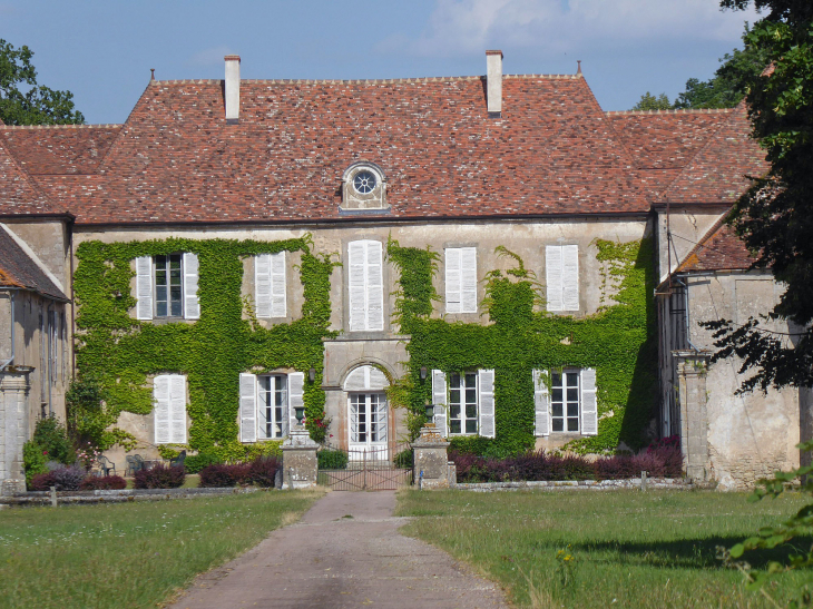 La façade du château - Lacour-d'Arcenay