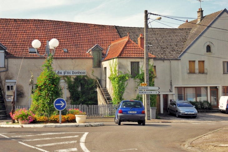 Lamarche-sur-saône.21.Rond-point.