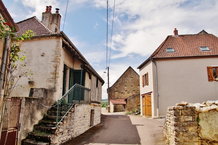 Le Village - Marcheseuil