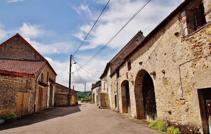 Le Village - Marcheseuil