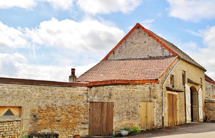 Le Village - Marcheseuil