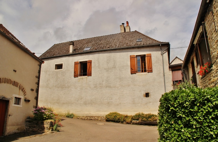 Le Village - Marcheseuil