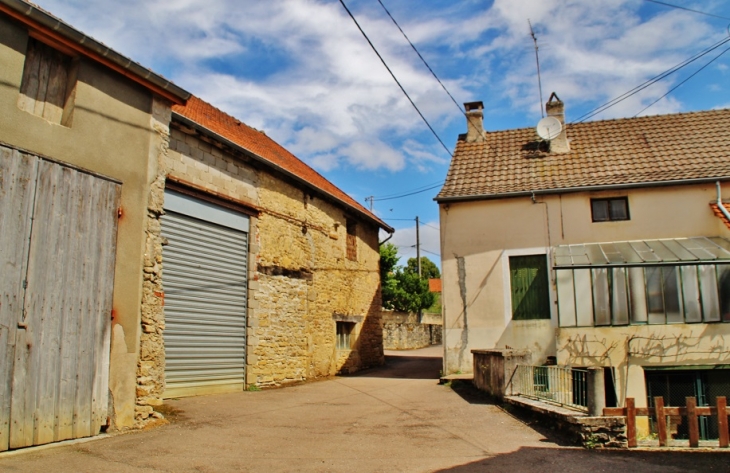 Le Village - Marcheseuil