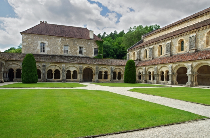 L'abbaye de Fontenay.  Le cloître. - Marmagne