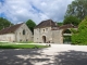 L'abbaye de Fontenay.  La porterie (l'entrée de l'abbaye). La chapelle des pélerins et voyageur et à gauche, la boulangerie.  Abbaye cistercienne de Fontenay Fondée en 1119 par saint Bernard, l'abbaye bourguignonne de Fontenay, à l'architecture dépouillée