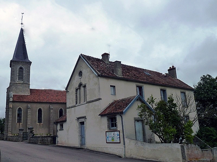 Vers l'église - Molphey