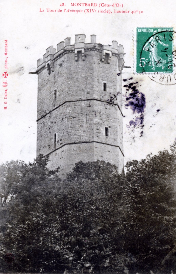 La Tour de l'Aubespin (XIVe siècle), hauteur 40m50, vers 1909 (carte postale ancienne). - Montbard