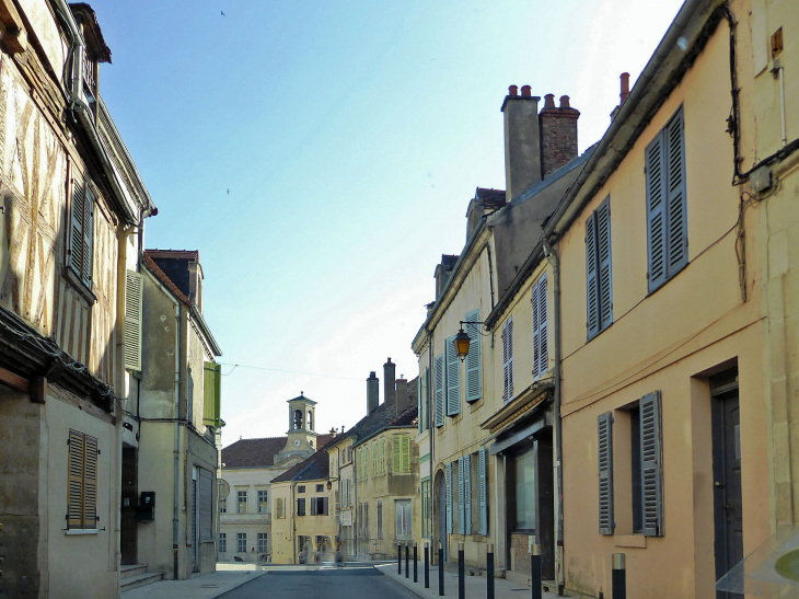 Vers l'hôtel de ville - Montbard