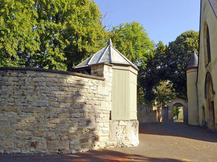 Vers l'église Saint Urse et le parc Buffon - Montbard