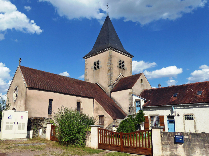 Derrière l'église  - Montlay-en-Auxois