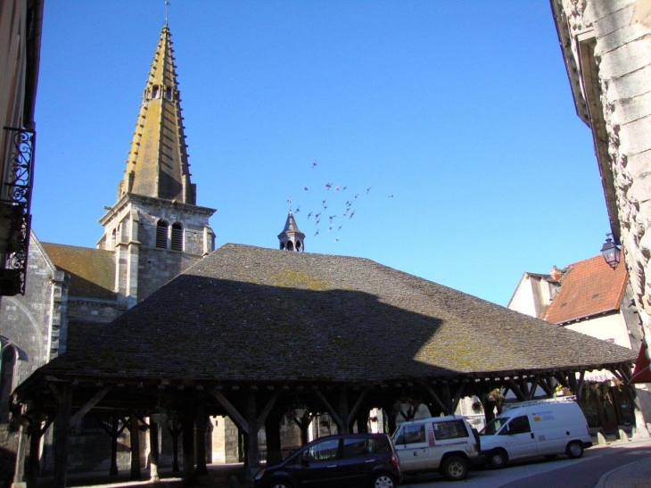 Nolay (21340) halles et église St.Martin