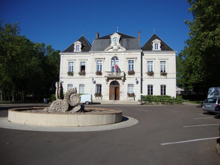 Nolay (21340) la mairie