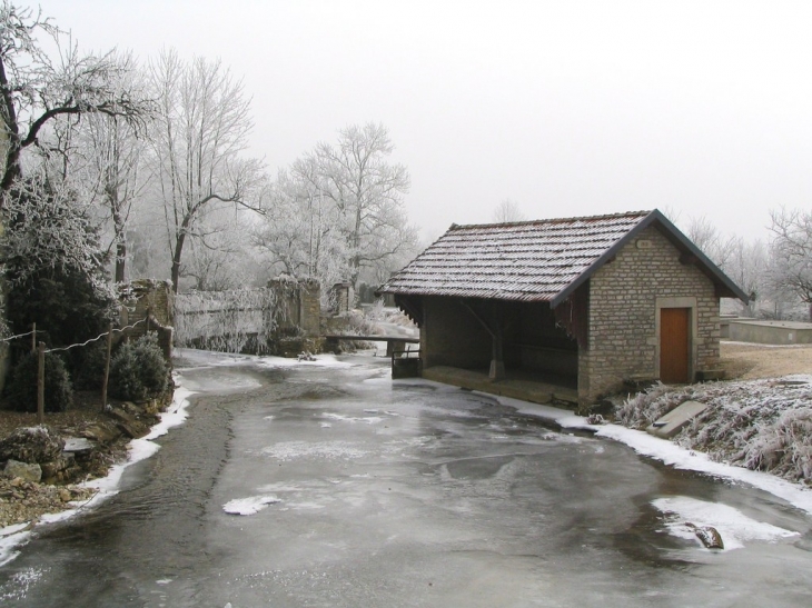 LE LAVOIR SOUS LE GIVRE - Orville