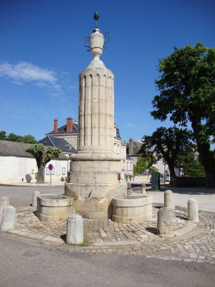 Pommard (21630) fontaine 