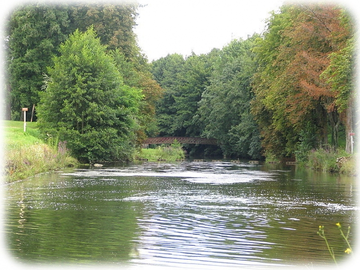 SENTIER TOUR DU LAC - Pont-et-Massène